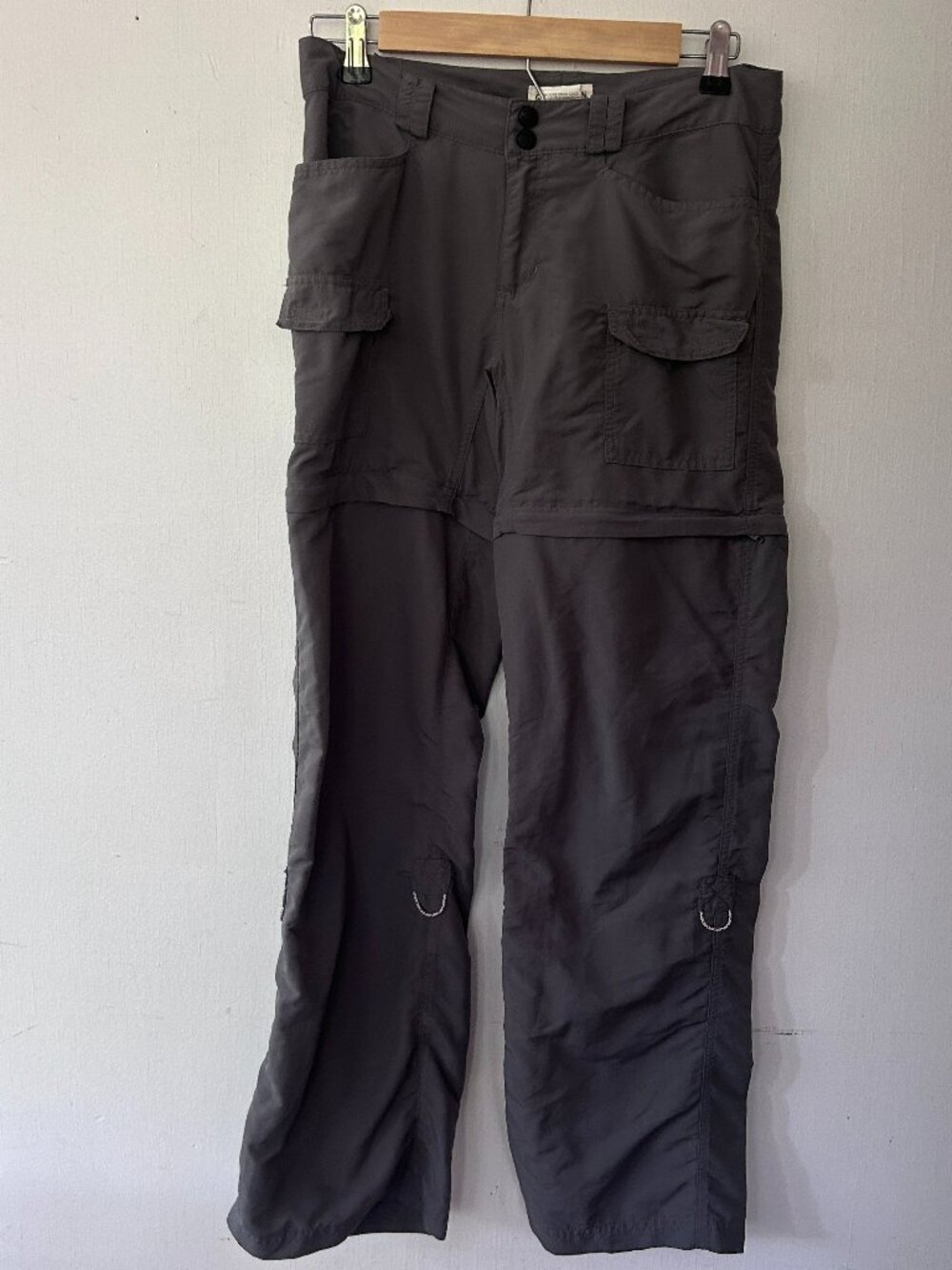 Magellan Convertible Pants Size 2 Gray Cargo Pockets Hiking Camping Gorpcore